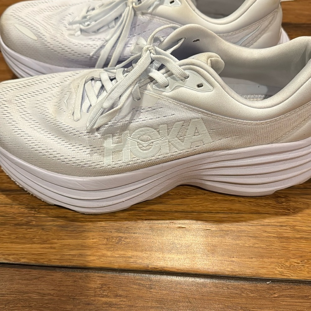 White Hoka Bondi 8 10.5 W